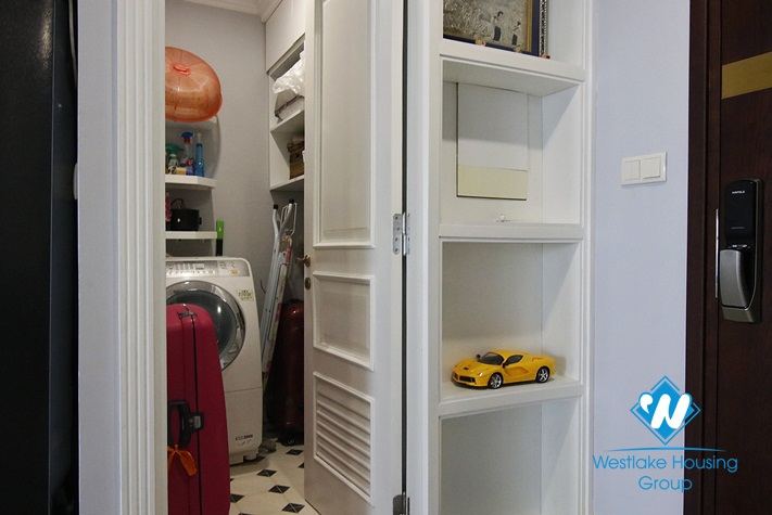 Modern apartment with 3 bedroom apartment for rent in Aqual Center Building 
